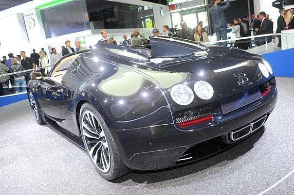 Nur drei Exemplare wird es vom Bugatti Grand Sport Vitesse „Jean Bugatti“ geben. Foto: Auto-Reporter.NET